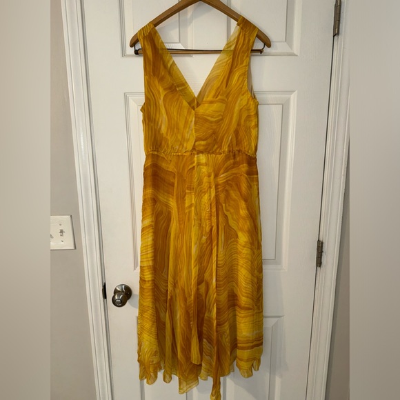 Diane Von Furstenberg: Yellow Silk Dress (Size 6) - Picture 2 of 7